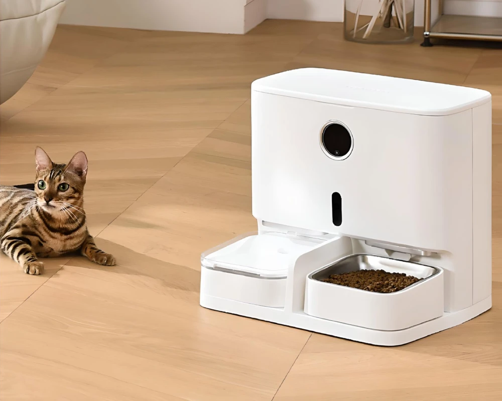 automatic pet feeding station